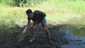 Wrong way: Heels against the wild swamp!
