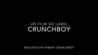 Tetovaná francouzská amatérka Jess Royan bere intenzivní anální gangbang bez sedla