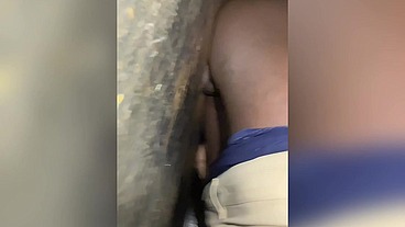 TRABALHADOR SAIU DO TRABALHO E FOI DIRETO A CABINE DO SEXO FAZER SEXO ANAL COM UM DESCONHECIDO.