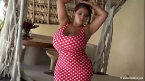 Dominicana dancing with her bigtits