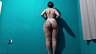 me joga na parede afasta a minha calcinha e mete gostoso