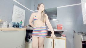 CRAZY FARTS ON SUNDAY IN THE KITCHEN - BY ISABELITA - CLIP 1
