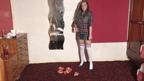 Sophie Steps On Packets Of Chips (4K)