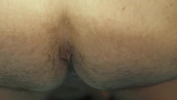 De buena gana, con gusto y sin piedad, se lo mete seco por el culo - sexo anal