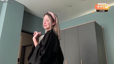 Riding Dicks in Tanned Bounce Sloppy Surrenders to Stepmom's Treason