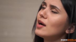 Gorgeous Girlfriend Takes Dp Fucking From