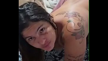 Ruiva da a buceta e quer gozada na roupa