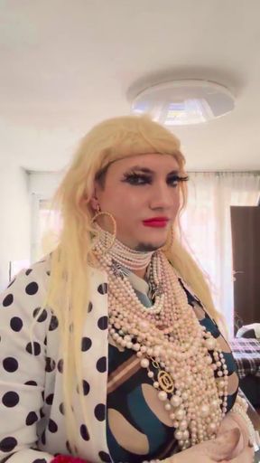 Pearl Vanesa Showing Her Body in Her Home Wearing Lovely Pearls