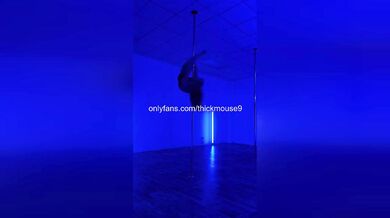 Pussy Leak: College Girl’s Intense Gangbang Caught on Zoom – Cum Everywhere!