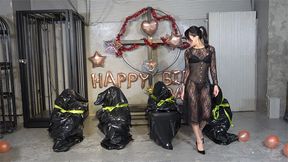 SARA starts a birthday party with four slaves