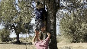 Clyde pushes Bonnie's ass-2 MP4