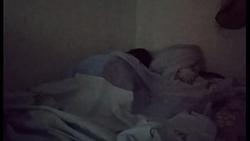 Un creampie inesperado se convirti&oacute_ en la cama que comparte con una hermanastra cachonda.