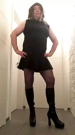 Nicki-Crossdress sexy black Dress, Stockings &amp; High-Heel-Boots