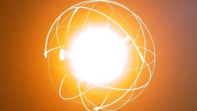 trio con petiunicorno sin condon, empinadas en la orilla de la cama recibiendo verga