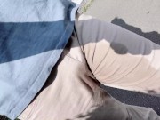 歩きながら大量におしっこお漏らししちゃいました