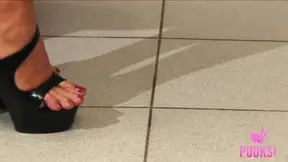 Foxy coed fingers her cunt and tastes her slutty juice