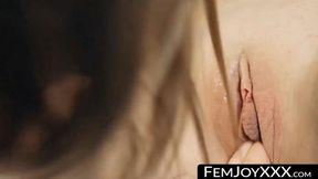 Confident woman savors solo pussy&#x1F32E;&#xFE0F; play with intense passion