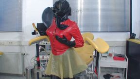 Heavy rubber masturbation with gasmask