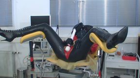 Heavy rubber masturbation with gasmask