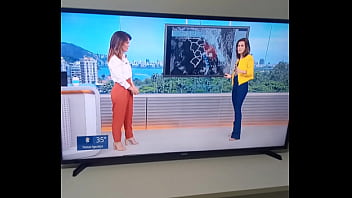 Tocando uma punheta vendo o jornal rjtv