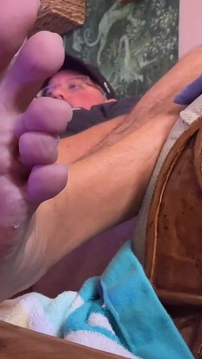 Muscle Bull Bear Has a Huge Belly and Wide Feet