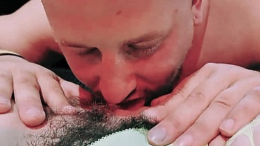Lapdance with extra (hairy bush)