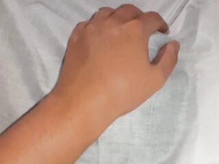 Hawt muff diving beneath the covers