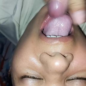 Excellent blowjob from my girlfriend, she sucks it tenderly