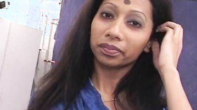 Hindi MILF sucks that cock and takes it in her trimmed pussy