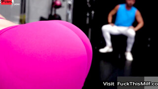 Bodacious Babe Suki Sin's Sweaty Workout in Front of Strangers