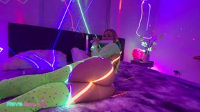 Cristina Savoy Owns A Neon Afterparty With Wild Energy!