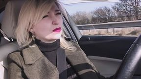 Theresa Smoke – Fahrend rauchen im Auto | Smoking While Driving