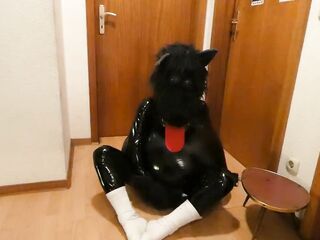 Nussija stellt sich vor (und zwar am liebsten ein Mädel zum kuscheln und ficken)