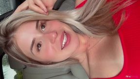 Com A Bucetinha Escorrendo Loira Safada Se Masturba Ate Gozar