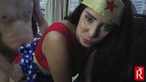 THE WONDER WOMAN GETS A ANAL FUCK WITH A BIG TOY IN ASS - A MULHER MARAVILHA RECEBE UMA FODA ANAL COM UM GRANDE BRINQUEDO NO CU