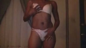 Sporty hot amateur white lady stripteases on home cam vid