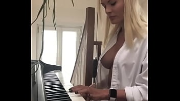 Peitinho no Piano