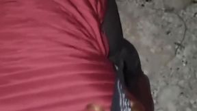 Sahilde Sakso gets a public blowjob on the beach