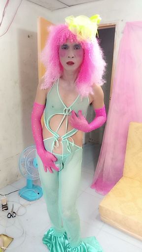Oanh Le transgender wearing sexy clothes porn cucu too much pleasure