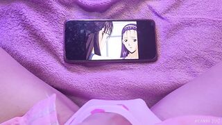 POV - Garota kawaii se Masturba assistindo HENTAi lésbico até esguichar na CALCINHA