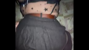 Travesti peruvian folla con un hombre maduro casado por primera vez. Us&eacute_ la falda de su mujer y le pisa la cabeza(travesti latina peruvian)