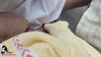 SriLankaHotSex: Sri Lankan School Babe's Racy Shower Surprise