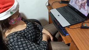 anal sex ass fuck esposa puta, ama de casa se calienta mirando porno sucio y entrega el culo al amigo de su marido en navidad