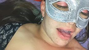 anal sex ass fuck esposa puta, ama de casa se calienta mirando porno sucio y entrega el culo al amigo de su marido en navidad