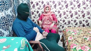 punjab Muslim bimbos caught me jerking off inside Doctor's waiting room