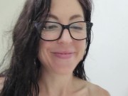 Nerdy Faery Shaves Her Pussy