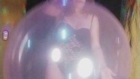 I'm Carmen and sometimes I don't like to pop balloons???? just to play with them and enjoy them afterwards