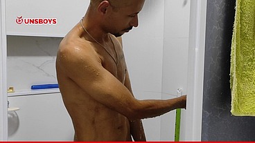 Passivo safadinho tomando banho