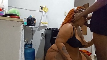 Bbw dando a buceta pro marido na cozinha