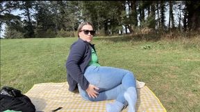 Accidentaly wetting jeans in public park while picnic
